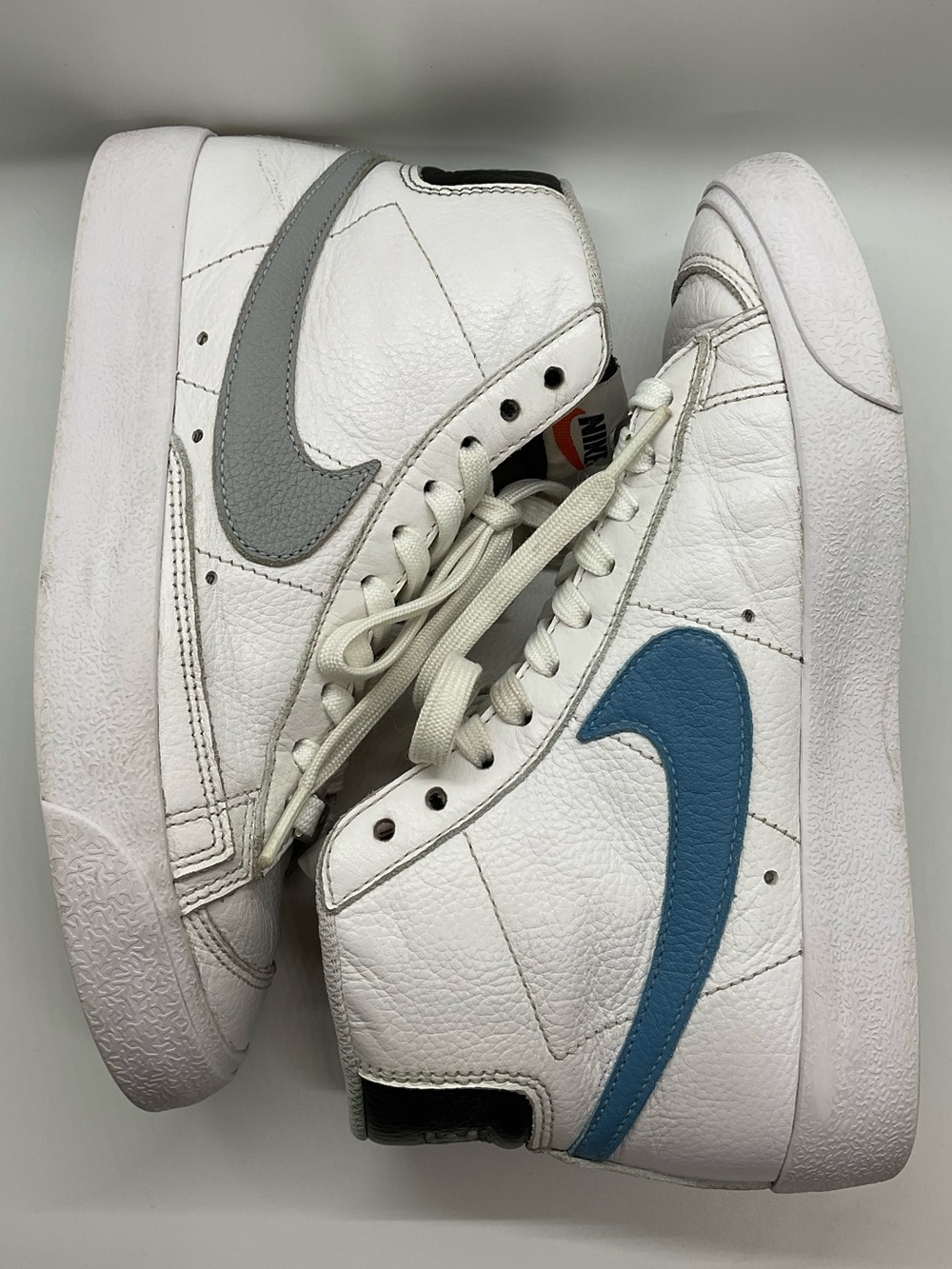 Nike Blazer Mid '77 GS 'White/Laser Blue/Grey' High-Top Sneakers
Mens size 5